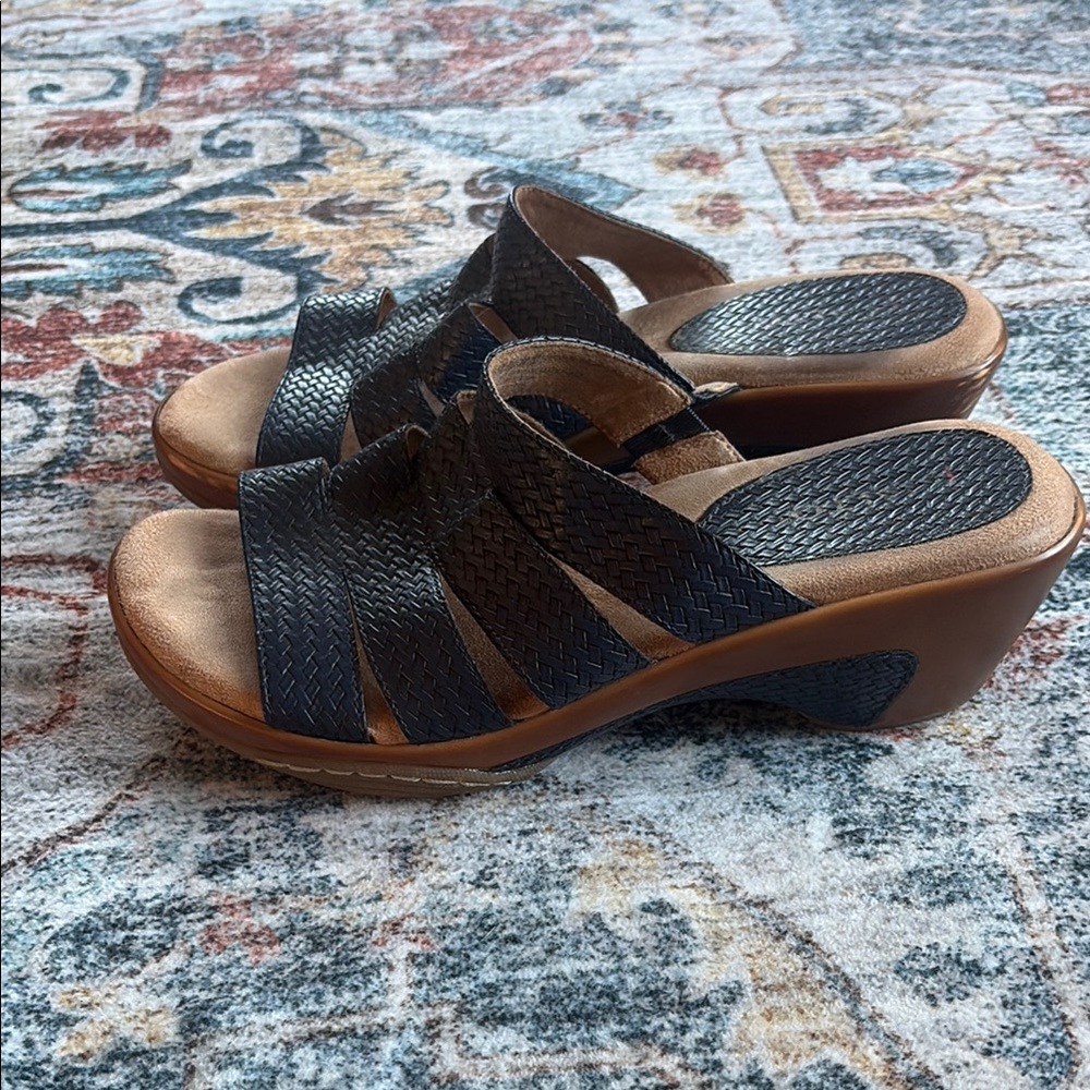 Alto Clothing Co. Navy wedge - Picture 2 of 4